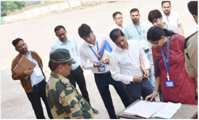 रायपुर : मुख्य निर्वाचन पदाधिकारी श्रीमती रीना बाबासाहेब कंगाले ने कवर्धा जिले में मतगणना स्थल का किया निरीक्षण रायपुर : मुख्य निर्वाचन पदाधिकारी श्रीमती रीना बाबासाहेब कंगाले ने कवर्धा जिले में मतगणना स्थल का किया निरीक्षण